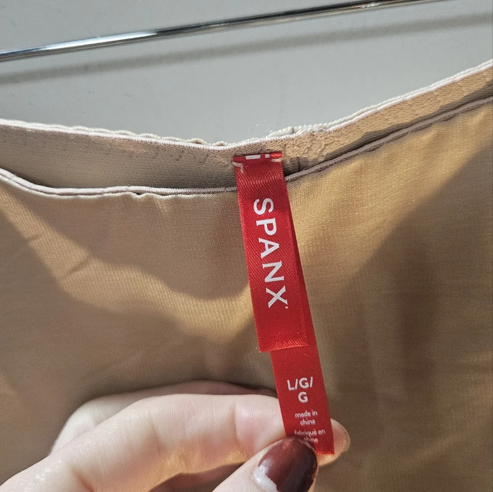 Spanx Shapewear Bottom - Picture 3 of 3